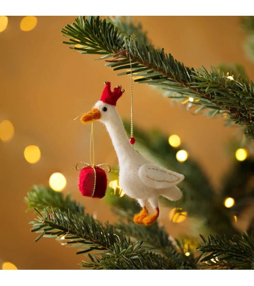 L'oie Gretel avec un cadeau - Décoration de Noël Sew Heart Felt decoration noel decor déco de noel 2024 maison fait main