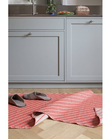 Ester Red - Tapis scandinave en vinyle tissé Brita Sweden tapis scandinave en vinyle lavable en machine de cuisine exterieur ...