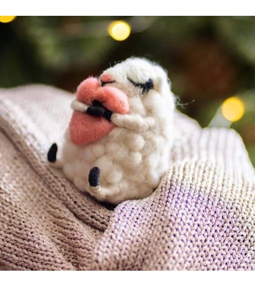 Loving Lottie Sheep - Schaf aus Filz - Deko-Objekt Sew Heart Felt schöne deko schweiz kaufen