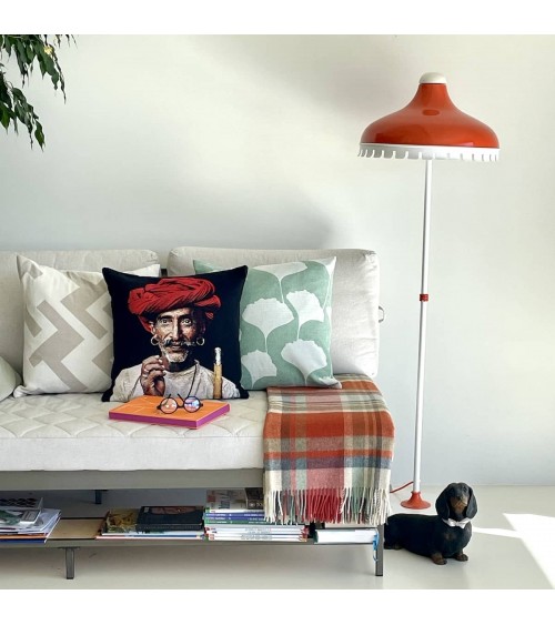 Rabari Shepherd de Steve McCurry - Housse de coussin Yapatkwa coussins décoratifs pour canapé salon deco original suisse