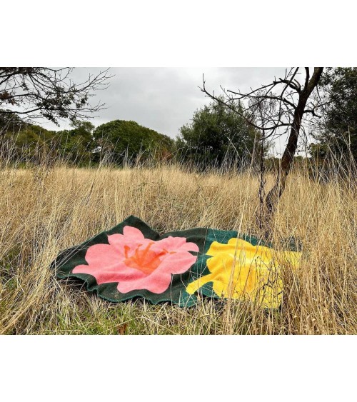 Plaid Bloom - Couverture en laine, couvre lit Donna Wilson un plaid cocooning couverture chaude douce plaide lit