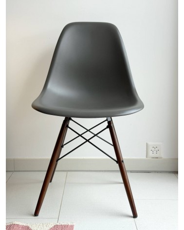 Eames Plastic Side chair DSW - VITRA - Second Hand kitatori switzerland vintage furniture design classics