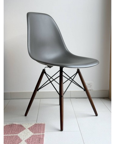 Eames Plastic Side chair DSW - VITRA - Second Hand kitatori switzerland vintage furniture design classics