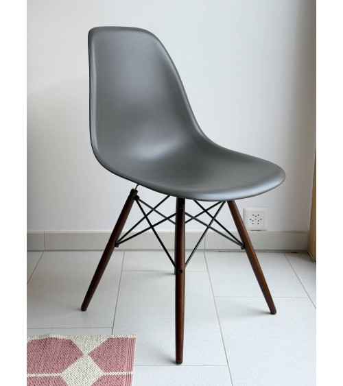 Eames Plastic Side chair DSW - VITRA - Second Hand kitatori switzerland vintage furniture design classics