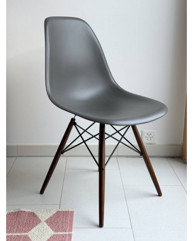 Eames Plastic Side chair DSW - VITRA - Second Hand kitatori switzerland vintage furniture design classics