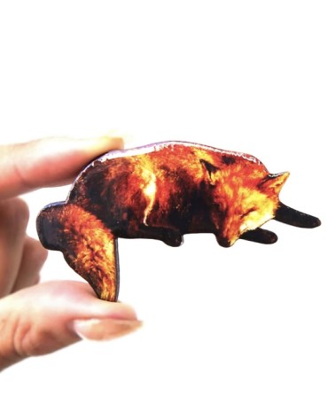 Sleeping fox - Wooden brooch Fen & Co broches and pins hat pin badges collectible