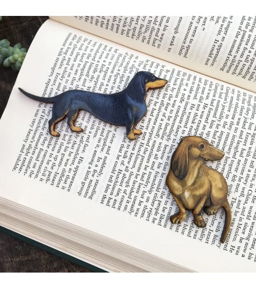 Brooch - Dachshund black and tan Fen & Co broches and pins hat pin badges collectible
