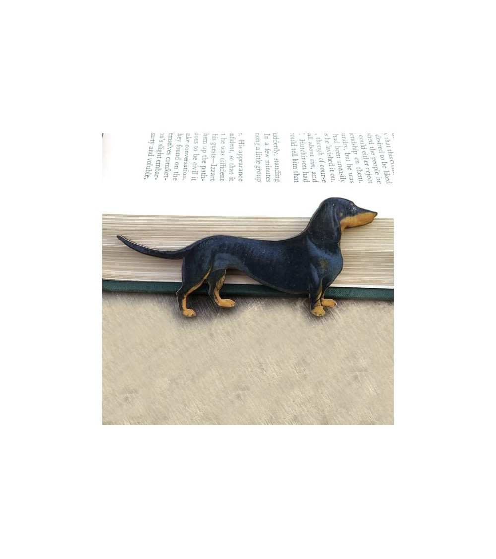 Brooch - Dachshund black and tan Fen & Co broches and pins hat pin badges collectible